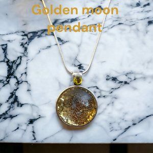 Scent & Gems, Golden moon pendant